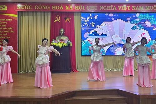 Trường Đại học Nông Lâm trao gần 400 suất quà Tết cho sinh viên