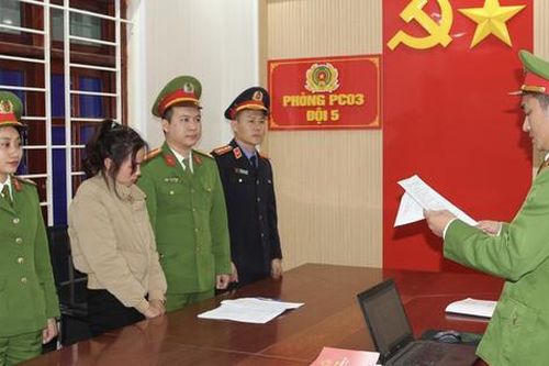 Nghệ An: Triệt phá cơ sở sản xuất hơn 60.000 lít giấm giả