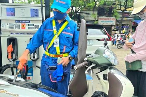 Giá xăng tăng từ chiều 5/2