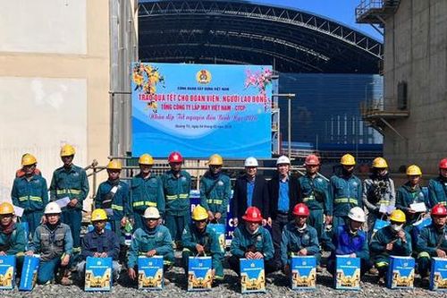 Nghĩa tình Công đoàn tiếp sức người lao động nơi công trường ngày giáp Tết
