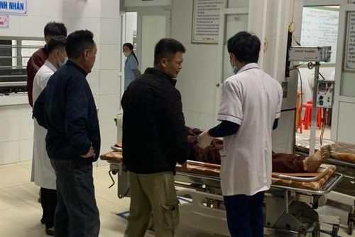 Đi xe máy đâm vào cột mốc trên quốc lộ 7, một nam sinh tử vong