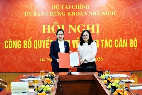 Trao quyết định bổ nhiệm Phó Trưởng ban Quản lý kinh doanh chứng khoán