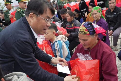 'Xuân Biên phòng ấm lòng dân bản' tại Cao Bằng: Lan tỏa sâu rộng tinh thần nhân ái, nghĩa tình và đoàn kết Quân - Dân