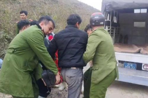 Công an xã kịp thời hỗ trợ sản phụ chuyển dạ bên lề đường