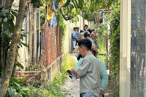 Hai vợ chồng tử vong bất thường trong nhà tại xã Hóc Môn