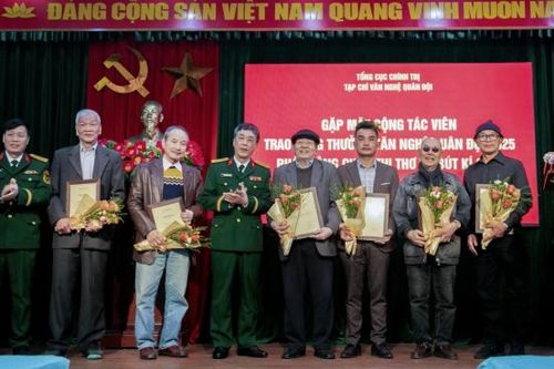 Tạp chí Văn nghệ Quân đội trao tặng thưởng các tác phẩm tiêu biểu năm 2025
