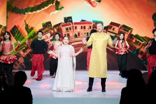 DTAP làm mới 'Hello Việt Nam' với màu sắc dân ca ba miền