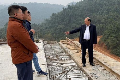 Phó Chủ tịch UBND tỉnh Hoàng Văn Thạch kiểm tra tiến độ thi công Dự án tuyến cao tốc Đồng Đăng - Trà Lĩnh