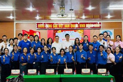 Ấm tình ngày tết - san sẻ yêu thương với bệnh nhân nghèo
