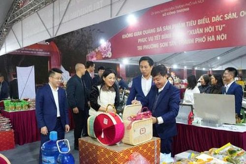 Khai mạc không gian quảng bá sản phẩm tiêu biểu, đặc sản, OCOP phục vụ Tết Bính Ngọ tại Sơn Tây