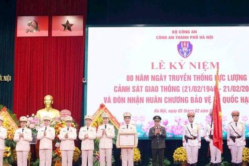 Lực lượng Cảnh sát giao thông Hà Nội đón nhận Huân chương Bảo vệ Tổ quốc hạng Nhì