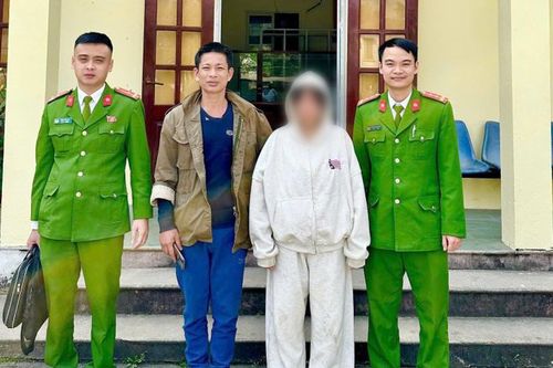 Xuyên đêm tìm gia đình cho cô gái lạ mặt có biểu hiện bất thường