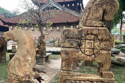 Cận cảnh bộ tượng ngựa độc bản Tây Nguyên chào Tết Bính Ngọ tại Hà Nội