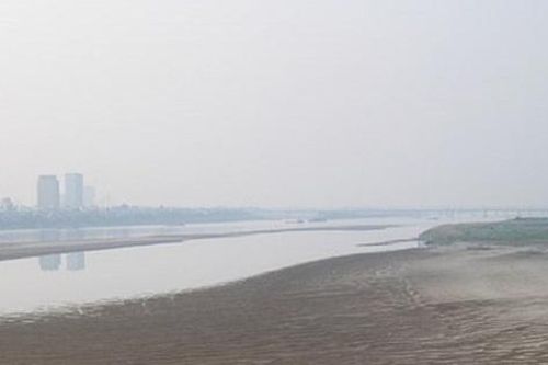 Hà Nội: Phát hiện thi thể người đàn ông nổi trên sông Hồng gần cầu Vĩnh Tuy
