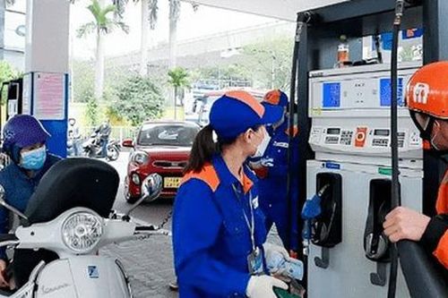 Giá xăng tăng lần thứ 2 liên tiếp, RON95 lên 18.880 đồng/lít