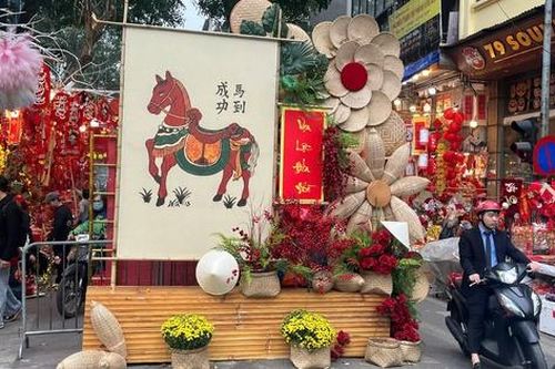Hà Nội: Không khí Tết đã rộn ràng trên nhiều tuyến phố