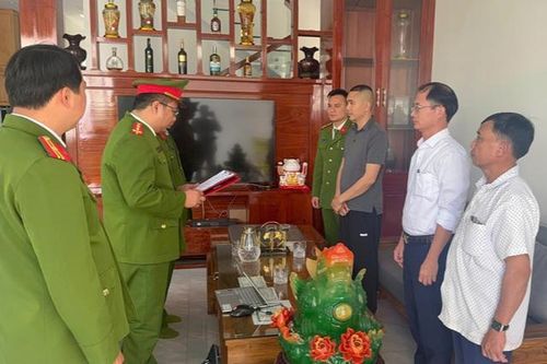 Khởi tố 3 đối tượng có hành vi thô bạo với phụ nữ mang thai 8 tháng
