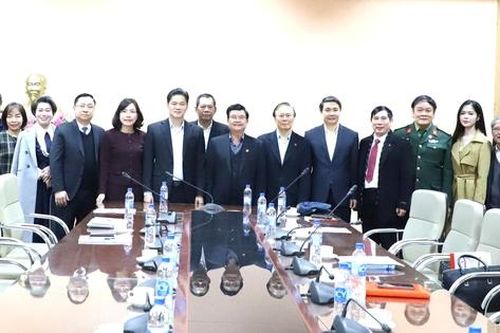 Thứ trưởng Thường trực Vũ Mạnh Hà làm việc với Hội Quân dân Y Việt Nam về công tác phát triển y dược cổ truyền