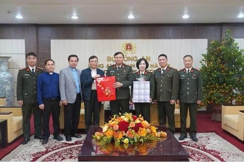 Tòa Giám mục Giáo phận Hưng Hóa thăm, chúc Tết Công an Hà Nội nhân dịp Xuân Bính Ngọ 2026