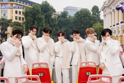 UPRIZE thu hút đông đảo khán giả Hà Nội trước giờ concert 'Đấu trường sấm' lên sóng