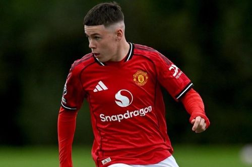 Con trai Rooney khiến MU sốt sắng