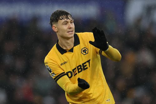 Đội cuối bảng Premier League gây sốc