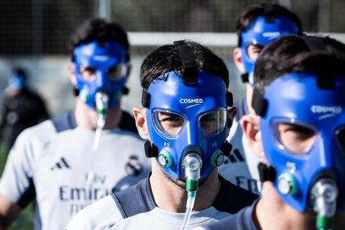 Chiếc mặt nạ gây chú ý của Real Madrid