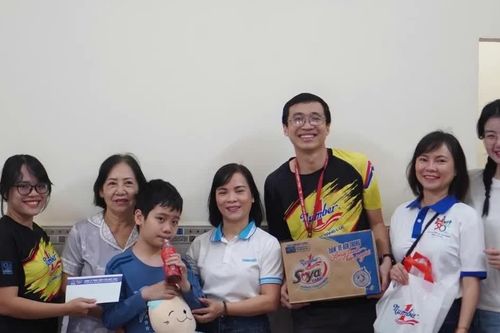 'Cùng con đi tiếp cuộc đời': Tân Hiệp Phát bền bỉ mang Tết ấm đến những mái nhà đặc biệt