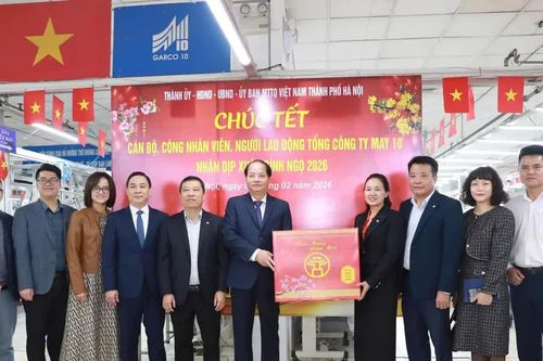 Trưởng ban Tuyên giáo và Dân vận Thành ủy Nguyễn Doãn Toản thăm và chúc Tết Tổng Công ty May 10
