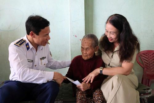 Ấm áp nghĩa tình tri ân các Mẹ Việt Nam anh hùng ở Ba Gia