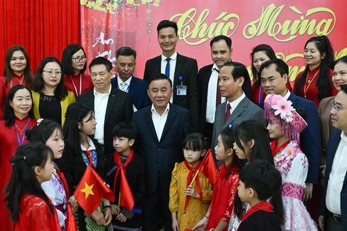 Thường trực Ban Bí thư thăm, chúc Tết cán bộ, chiến sĩ và nhân dân tỉnh Lào Cai