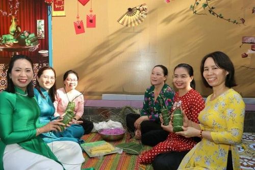 Rộn ràng sắc xuân miệt vườn miền Tây