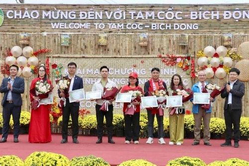 Lan tỏa hương Tết Việt qua chương trình 'Vạn bánh chưng xanh' tại Ninh Bình