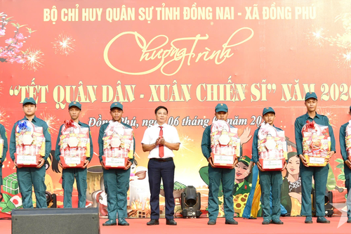 Ấm áp 'Tết quân dân - Xuân chiến sĩ' tại tỉnh Đồng Nai