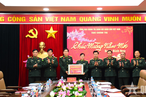 Thượng tướng Đỗ Xuân Tụng chúc mừng năm mới Cục Chính trị (Tổng cục Chính trị)
