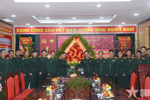 Quân ủy Trung ương, Bộ Quốc phòng tặng hoa chúc mừng Ban Thanh niên Quân đội nhân kỷ niệm 74 năm Ngày truyền thống