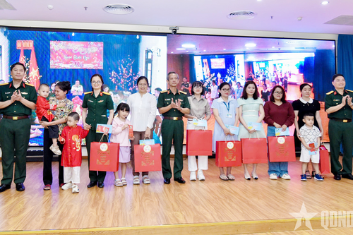 Giao lưu, chúc Tết trực tuyến cán bộ, nhân viên tại bệnh xá đảo Trường Sa