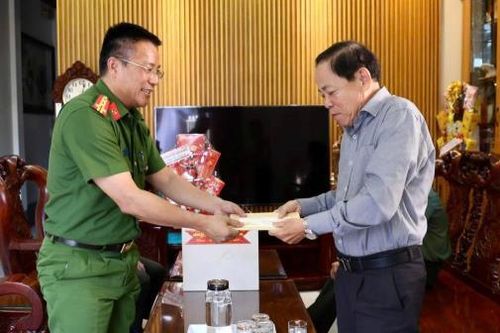 Lãnh đạo Công an TP thăm, chúc Tết các đồng chí nguyên lãnh đạo Công an TP Đà Nẵng