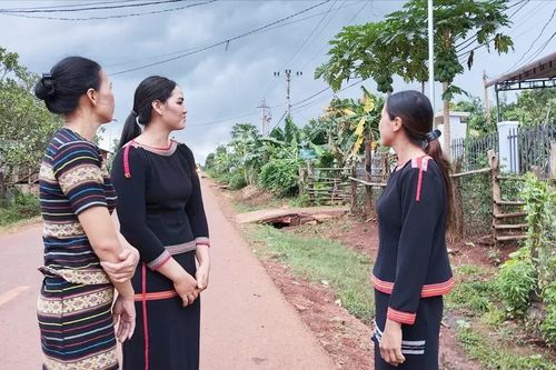 'Sao sáng buôn làng' thắp sáng vùng biên giới