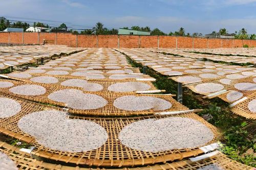 Làng nghề bánh tráng Mỹ Lồng tất bật vào mùa tết
