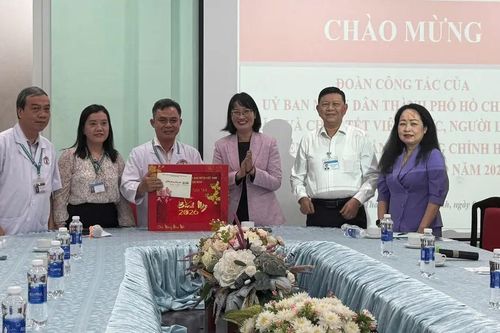 Lãnh đạo TPHCM thăm, chúc mừng các cơ sở y tế dịp Tết Bính Ngọ 2026