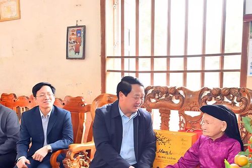 Bí thư Tỉnh ủy Tuyên Quang thăm, chúc Tết các Mẹ Việt Nam Anh hùng