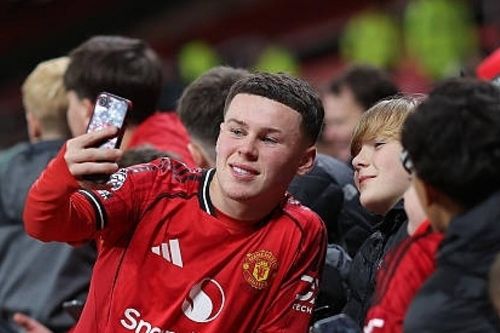 Cậu cả nhà Wayne Rooney được Man Utd đề nghị hợp đồng lớn