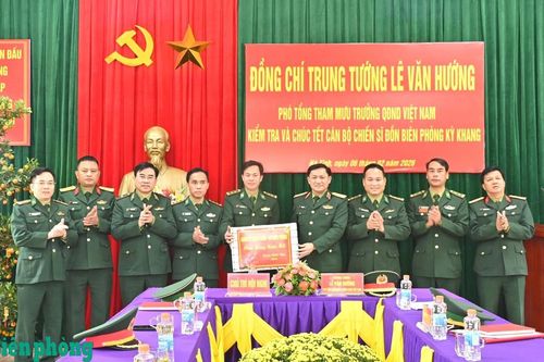 Trung tướng Lê Văn Hướng thăm, chúc Tết tại Hà Tĩnh