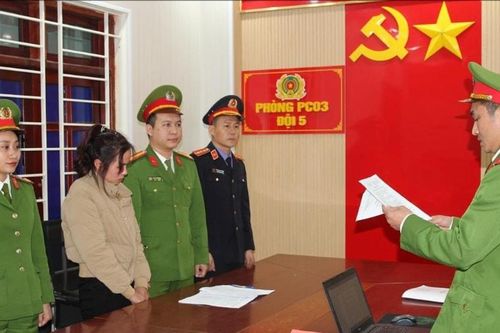 Khởi tố chủ cơ sở sản xuất hơn 60.000 lít giấm giả