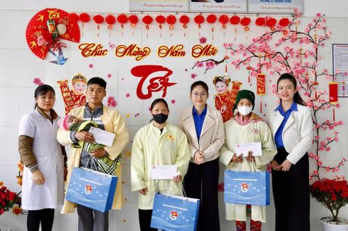 Những món quà gửi gắm yêu thương đến bệnh nhân có hoàn cảnh khó khăn tại Cao Bằng