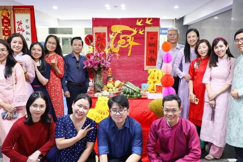'Mưa thưởng Tết' ở các trường đại học tại TPHCM