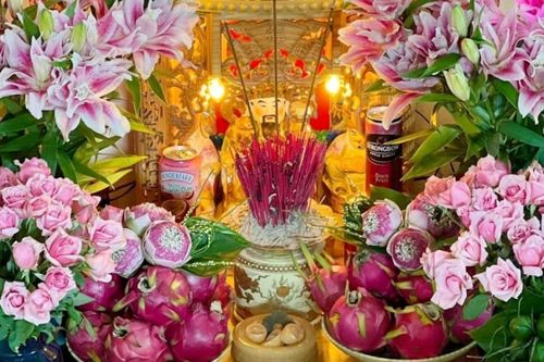 Văn khấn bao sái bát hương, rút tỉa chân nhang tại ban thờ Thần tài - Thổ địa