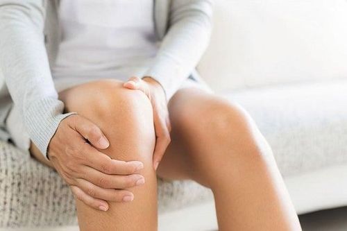 Vì sao sáng nào thức dậy khớp gối cũng đau?
