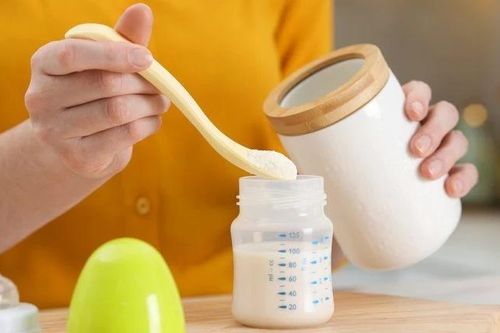 Anh điều tra nhiều trường hợp trẻ em mắc bệnh liên quan sữa công thức bị thu hồi